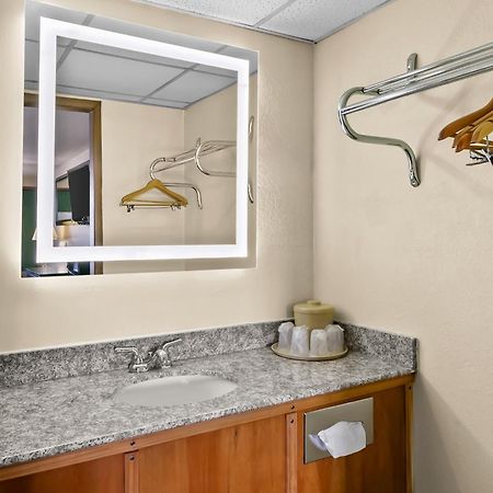 Americas Best Value Inn Мартинсбърг Екстериор снимка