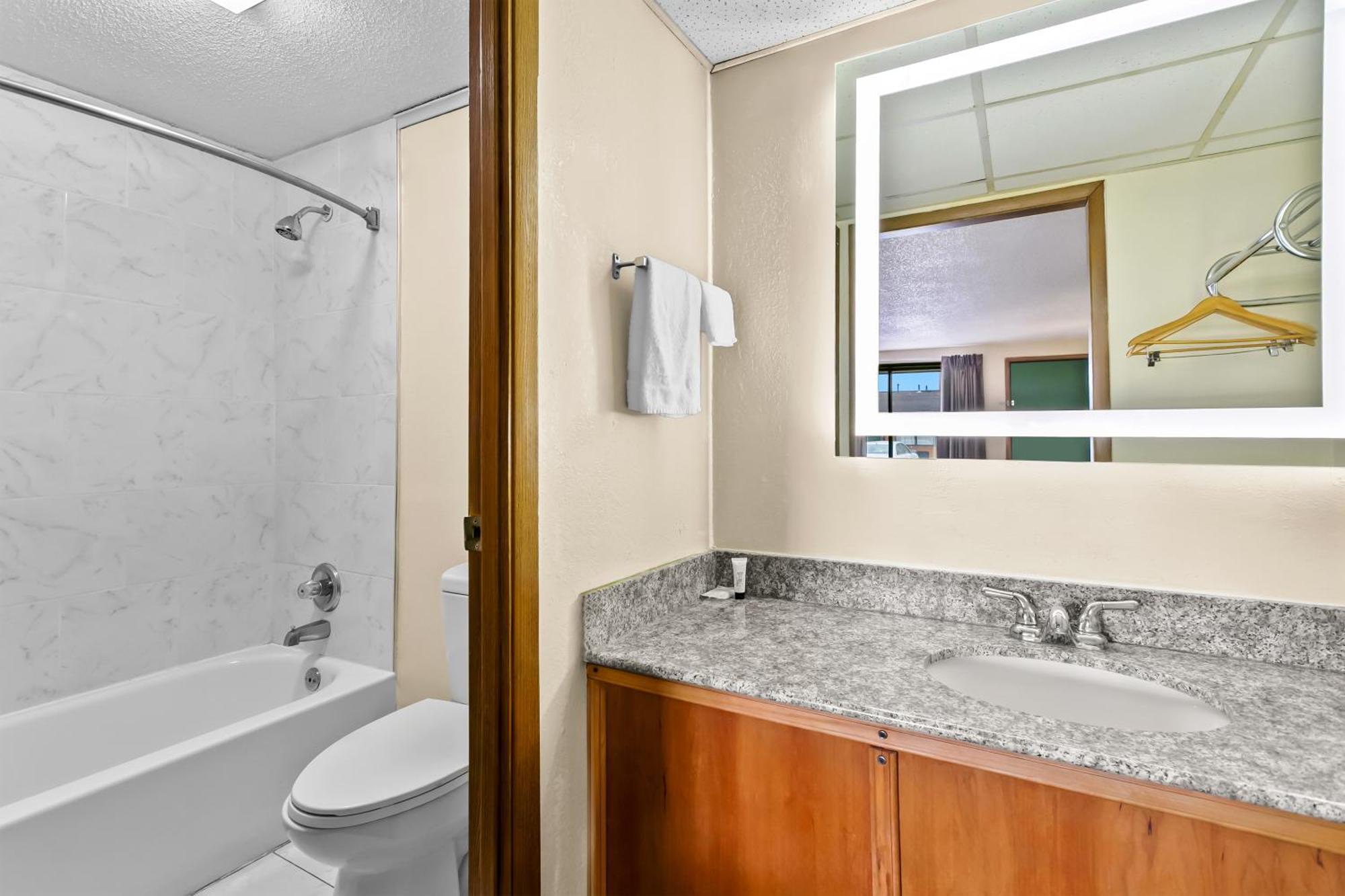 Americas Best Value Inn Мартинсбърг Екстериор снимка